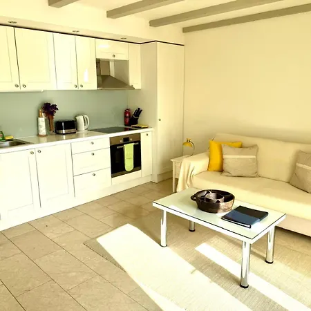 Jasmine Deluxe With Super-king Bed, Large Sun Terrace And Spectacular Views Apartment Vis